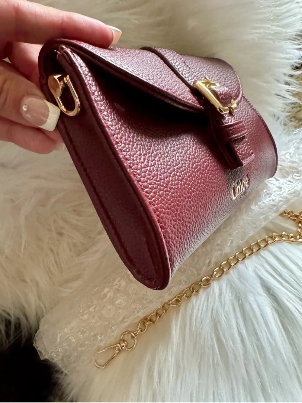 Chloé Parfums Burgundy Small clutch with Gold Buckle and pearl chain - Picture 4 of 5